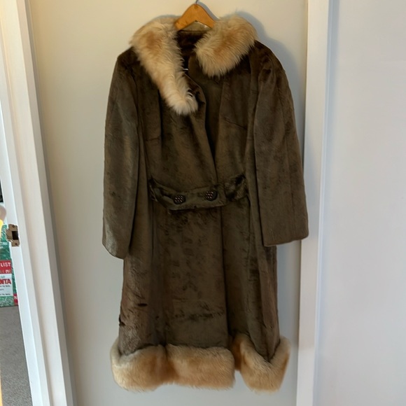 Wales of London Vintage Woman’s coat. Beautifully stylish from the 1960’s. - Picture 6 of 13